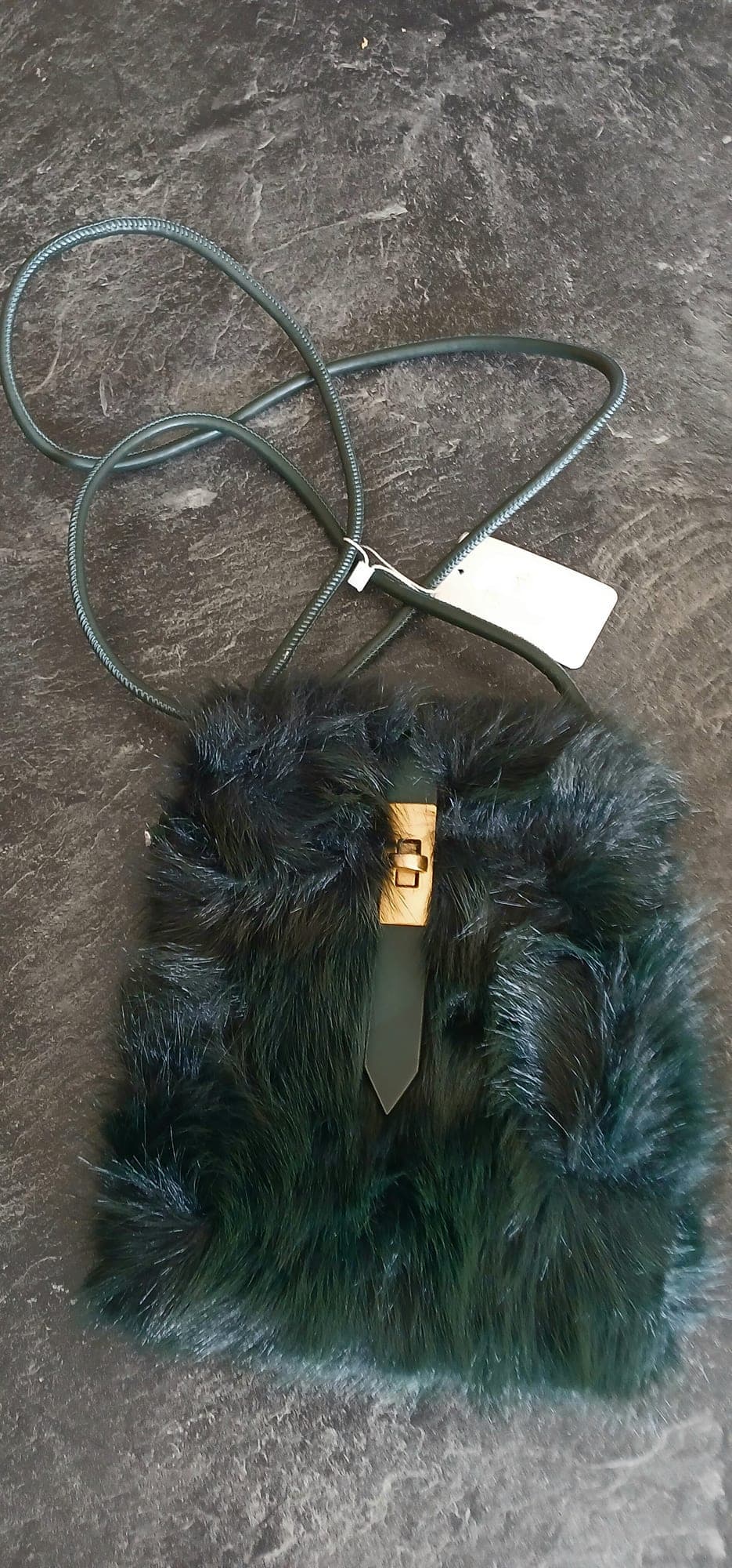 Telefoontasje met goudkleur sluiting