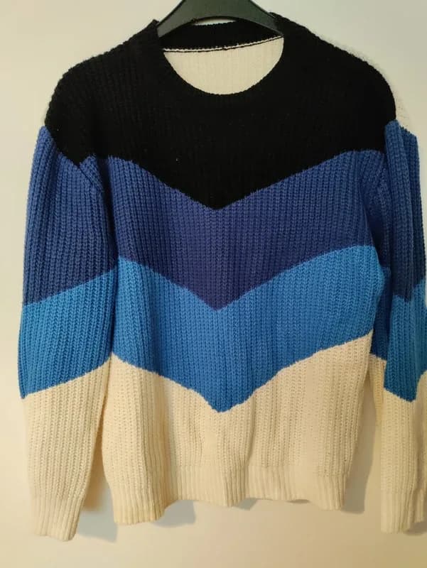 Colorblock trui met zwart, blauw en crème