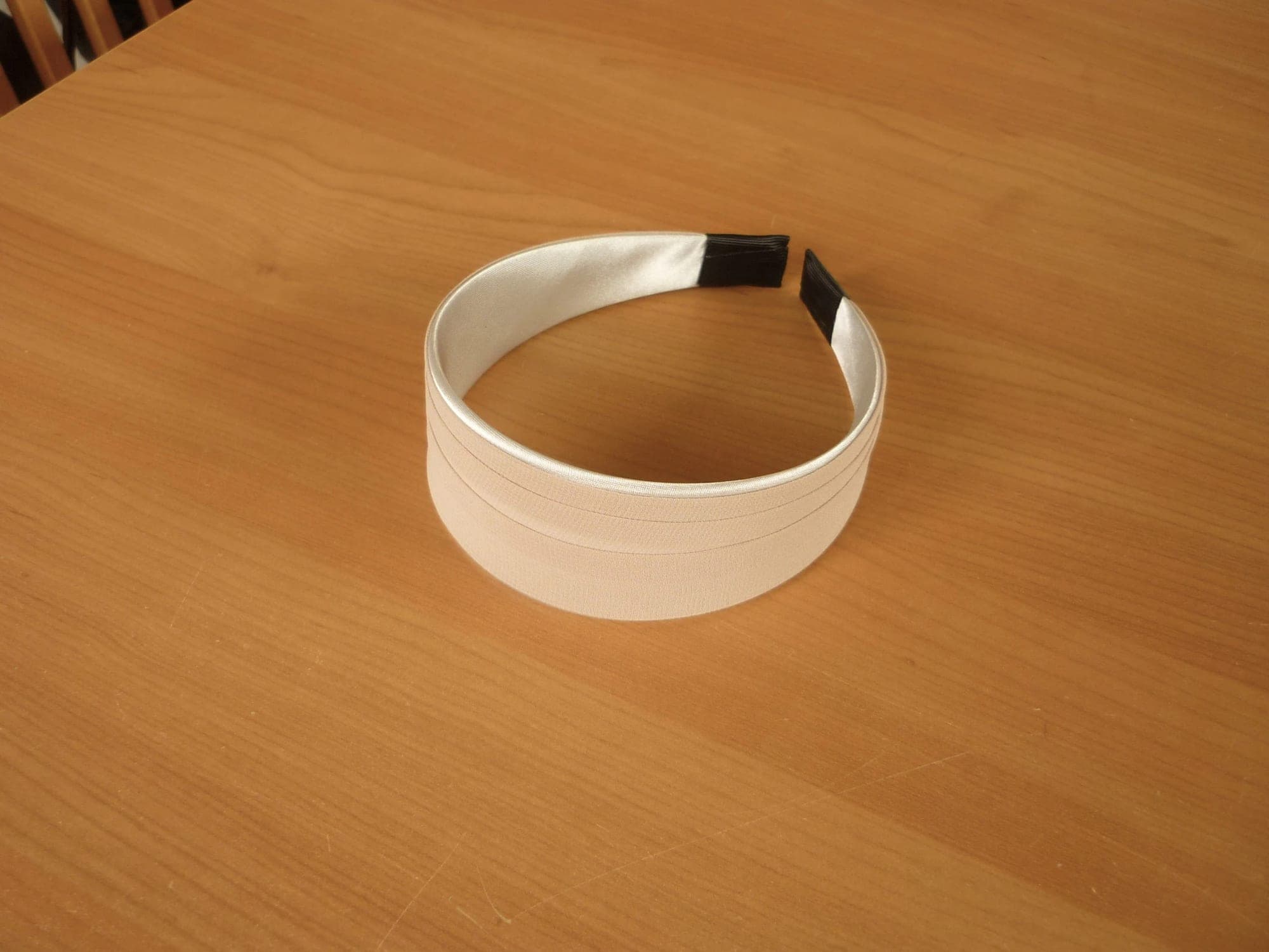 Lichtbruine voile zilverkleurige satijnen diademe haarband