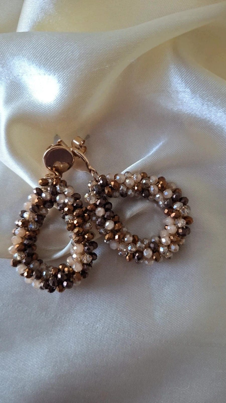 Boho trendy oorbellen met bruin-goudkleurige kralen