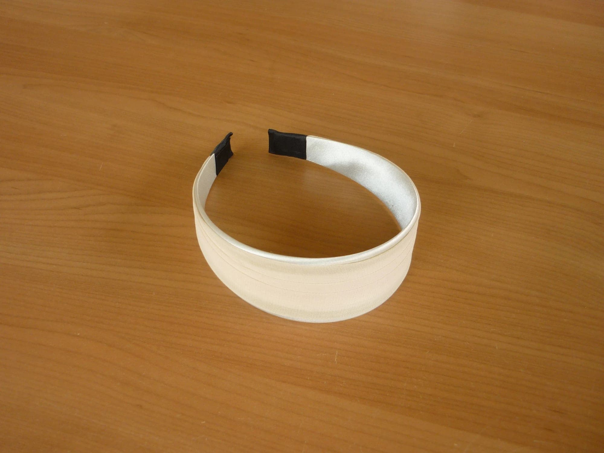 Beige voile zilverkleurige satijnen diademe haarband