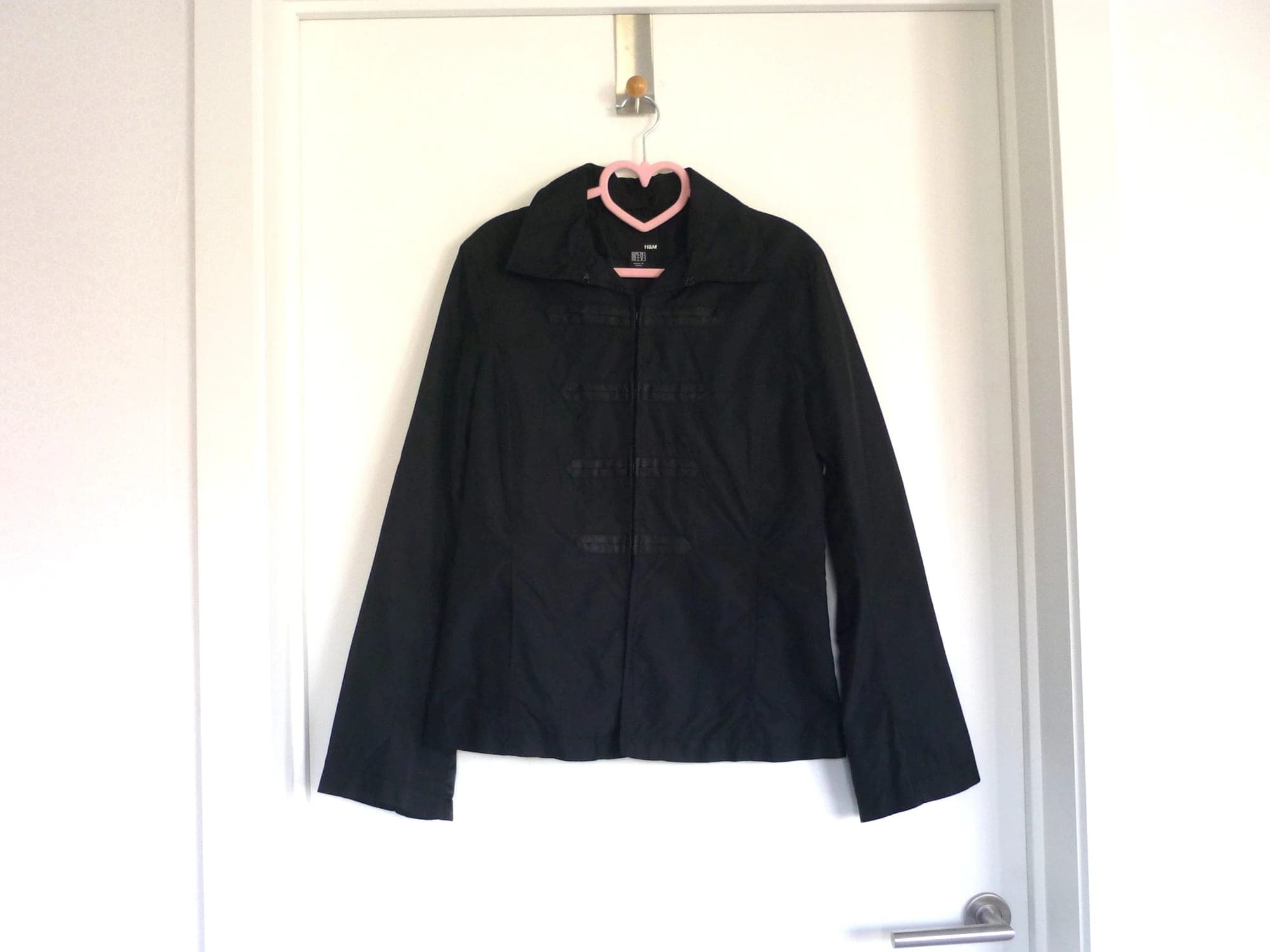 Zwarte dunne regenjas jas vest met satijn en haakjes van H&M Maat 38