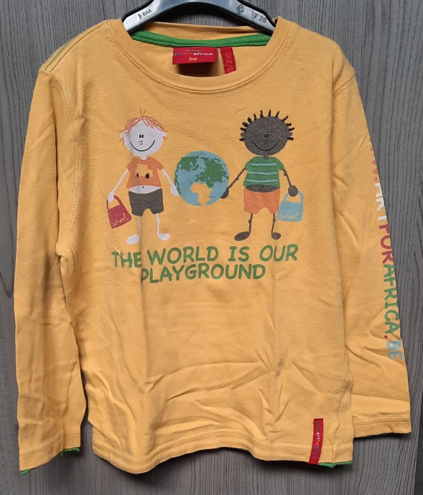 Longsleeve The World Is Our Playground, maat 116
