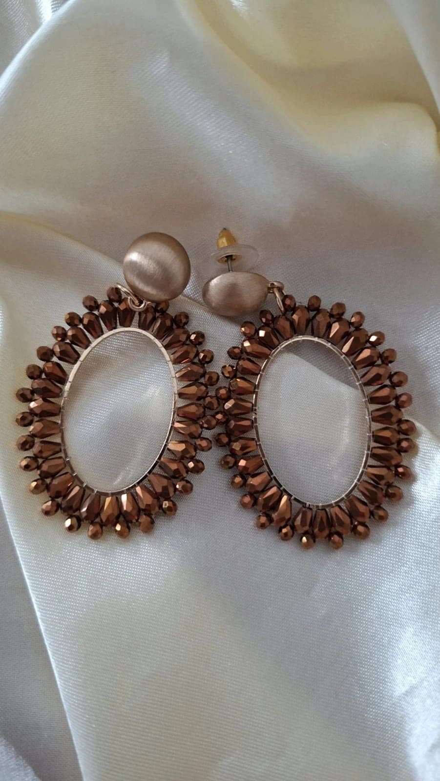 Boho elegant oorbellen met parelmoer en koperen kralen