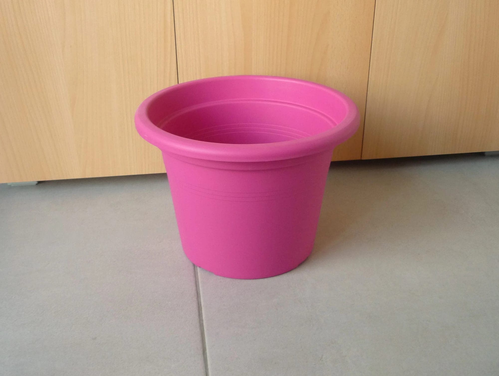Fuchsia roze kunststof kweekpot binnenpot bloempot met afwateringsgaten Vaso cil