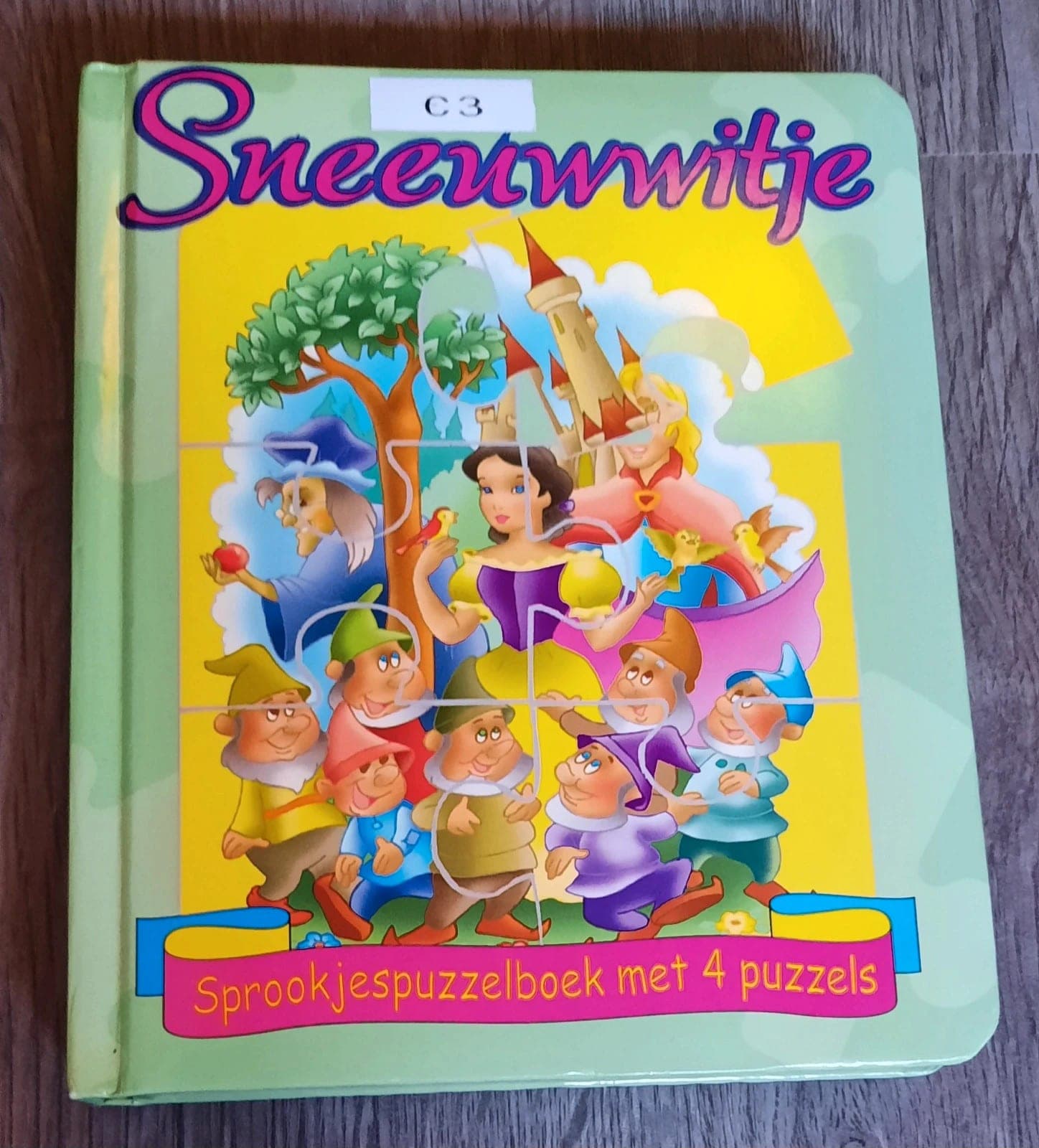 Puzzelboek Sneeuwwitje met 4 puzzels