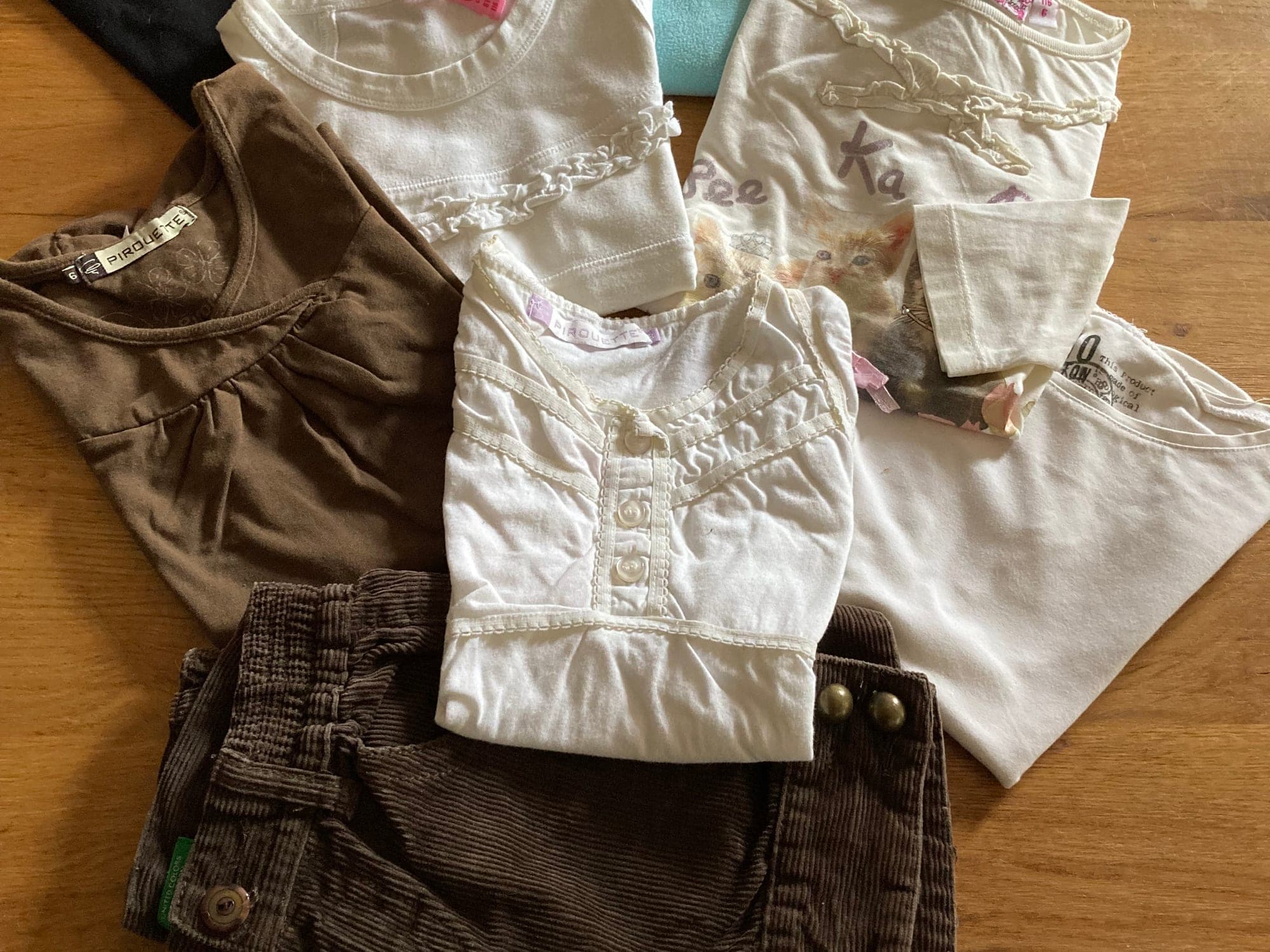 Benneton en diverse merken kinderkleding set - 8 stuks (tops, broeken, fleece)