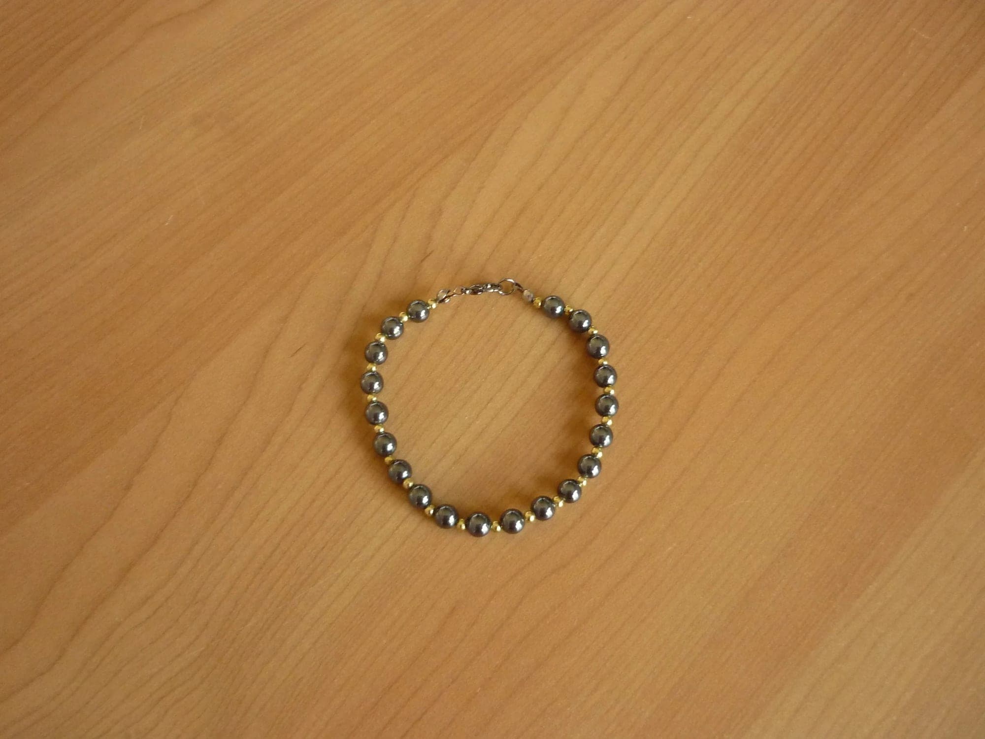 Donkergrijze gunmetal hematiet kralen armband