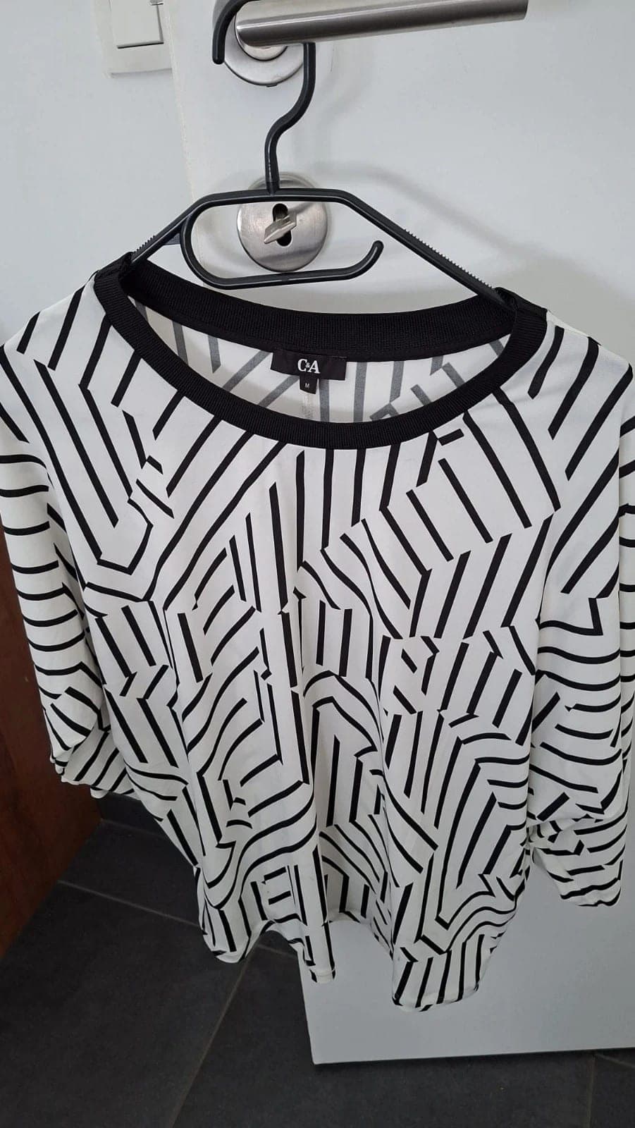 C&A blouse met geometrisch zwart-wit patroon, maat M