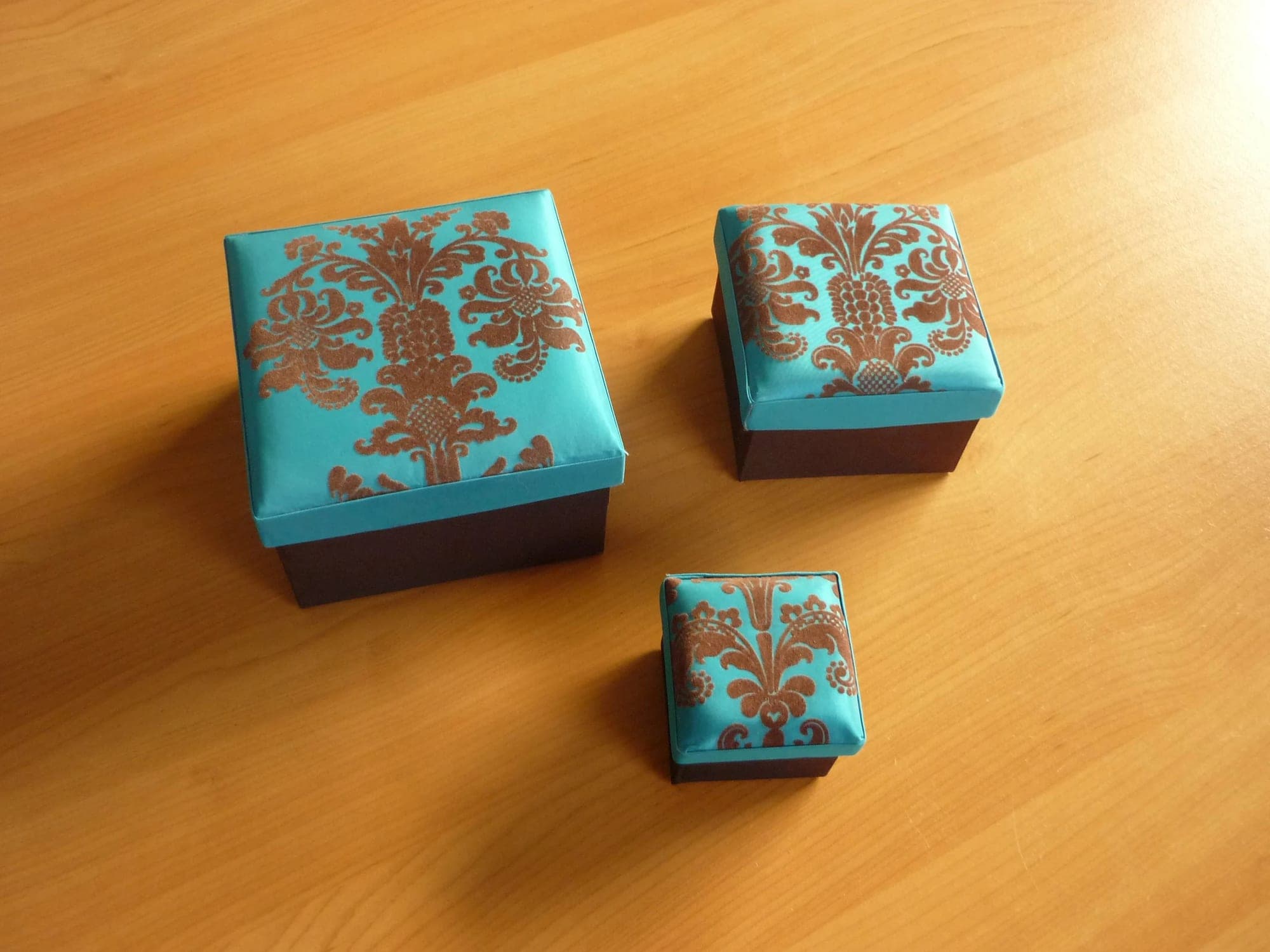 Set van 3 textielen satijnen fluweel turquoise bruine barok vierkanten dozen