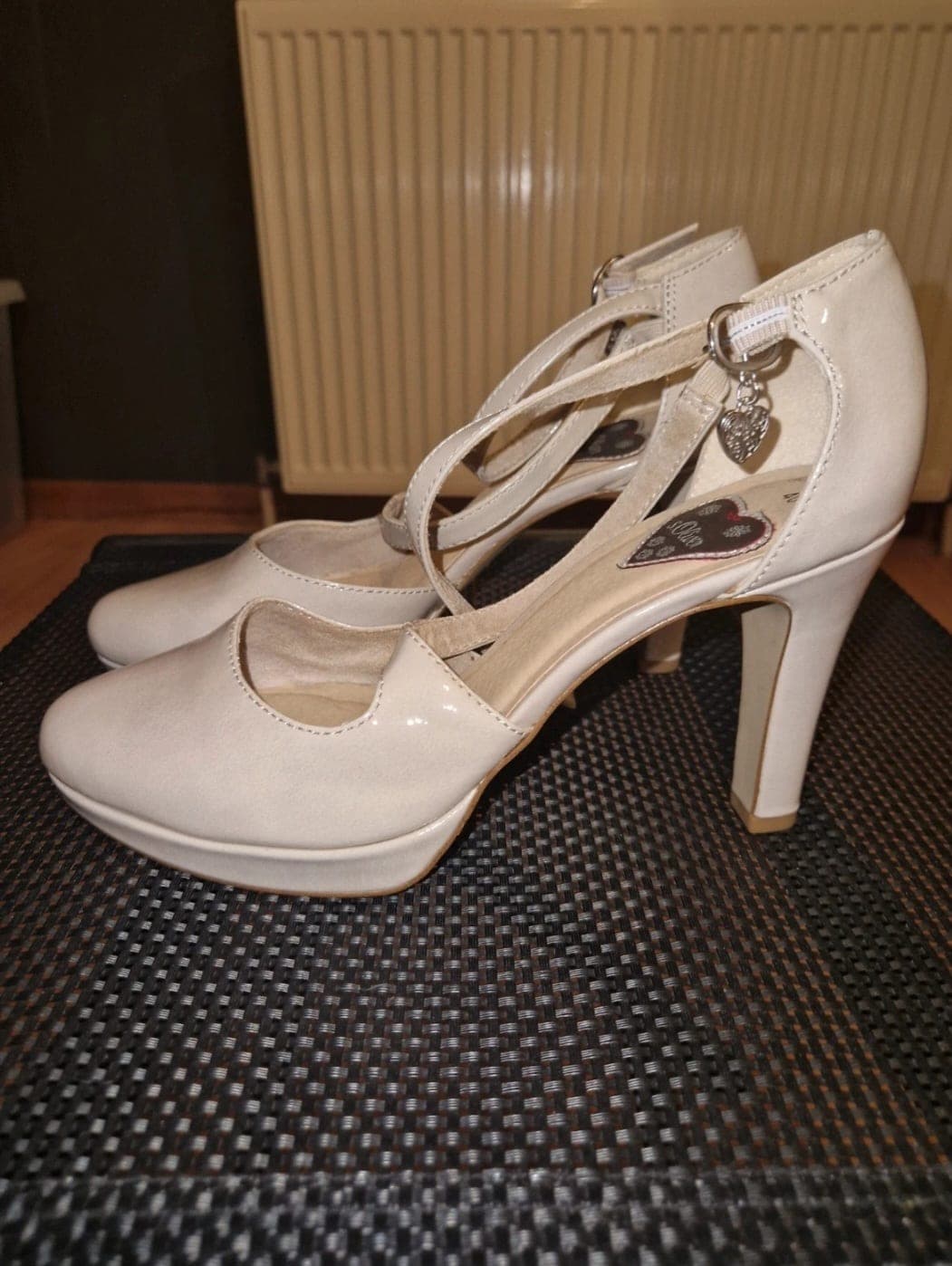 S. Oliver witte pumps met hartje en enkelband maat 40