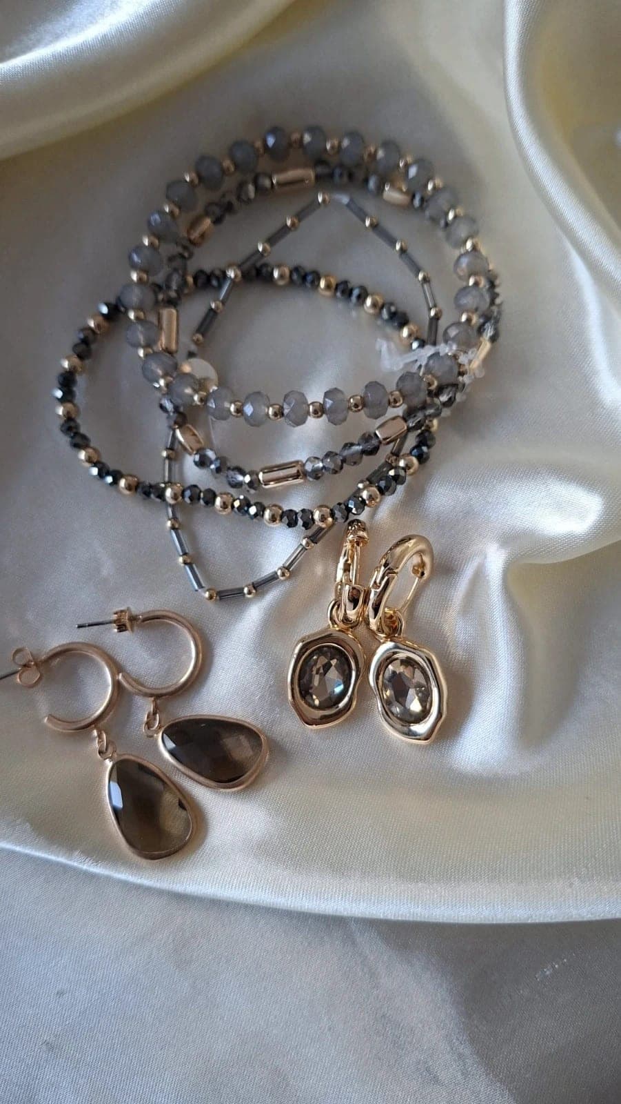 Juwelen set strass - armbanden & oorbellen in grijs en rosé goud