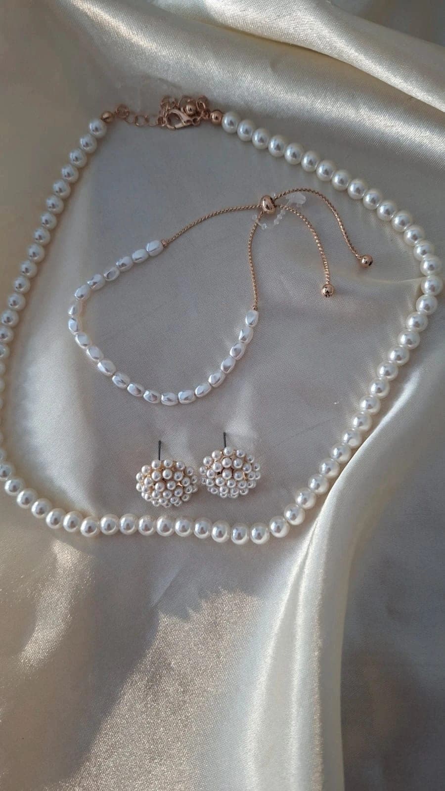 Parelmoer sieradenstukken set - ketting, armband en oorbellen wit