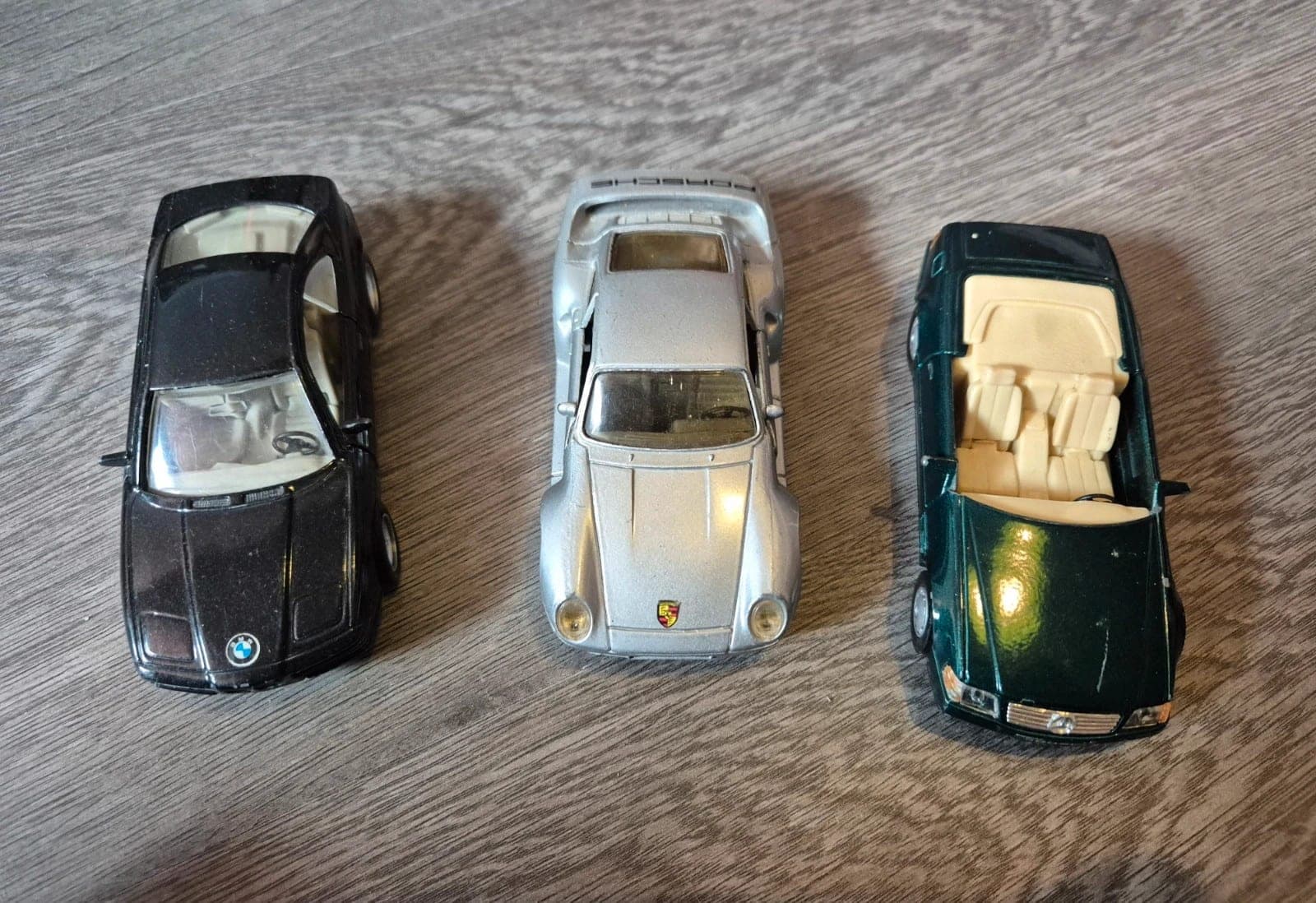 3 speelgoed auto's