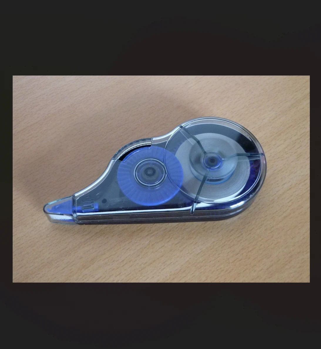 Blauw-zwarte Tipex correctieroller