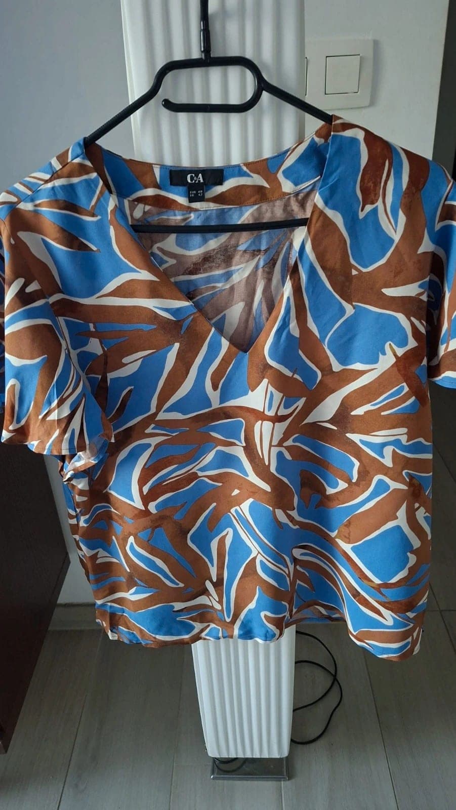 C&A blouse met blauw/bruin abstract patroon maat L