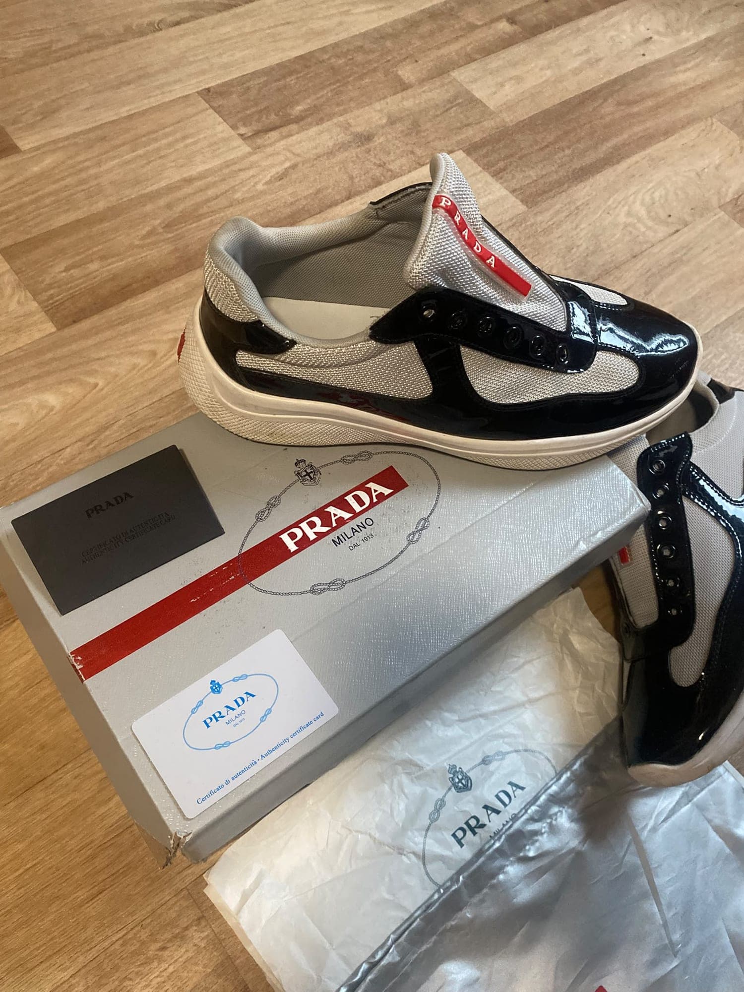 Prada Milano sneakers wit-zwart met originele doos