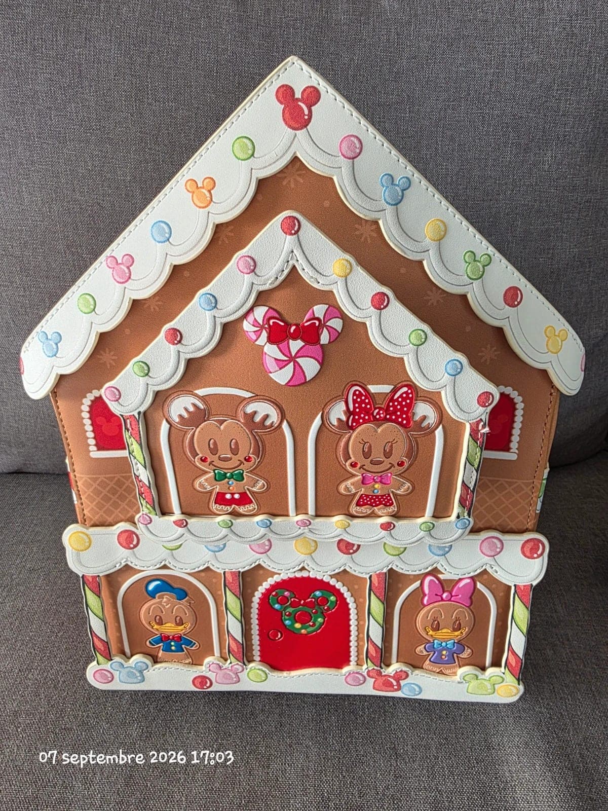 🎄 Sac à dos Disney Loungefly Gingerbread House – Maison en pain d’épices – Mick