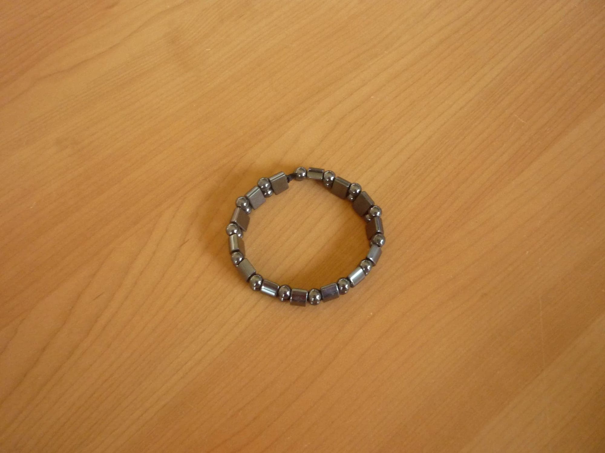 Donkergrijze gunmetal hematiet kralen armband