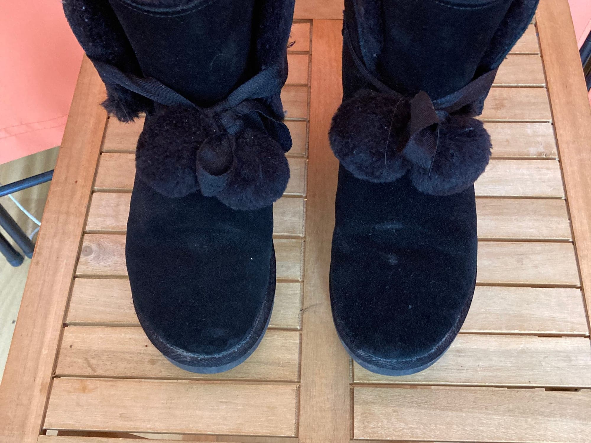 Zwarte suède winterlaarzen met bont en strik